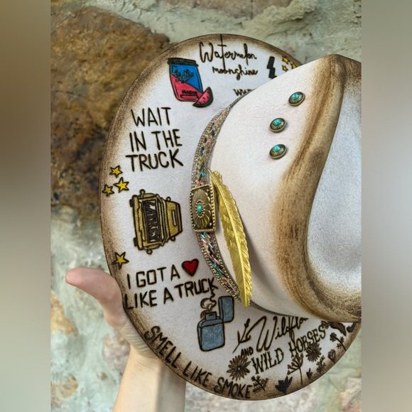 SOLD PLEASE READ DESCRIPTION
New Charlie 1 Horse Lainey Wilson Hand burned Hat - Picture 3 of 10